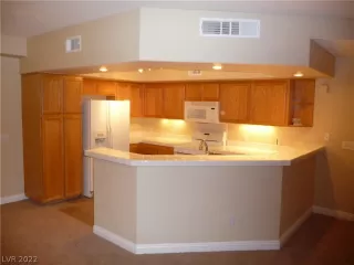 Photo #3: 2367240 Listing