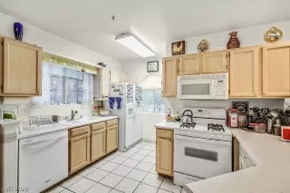 Photo #5: 2367264 Listing