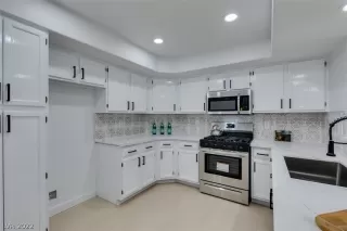 Photo #4: 2367281 Listing