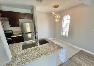 Photo #3: 2367289 Listing 