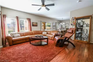 Photo #4: 2367301 Listing 