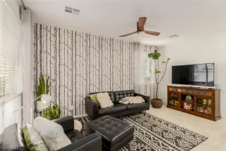 Photo #4: 2367317 Listing