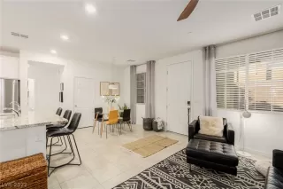 Photo #6: 2367317 Listing