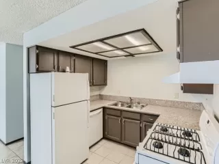 Photo #4: 2367324 Listing