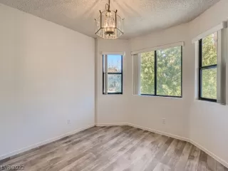 Photo #3: 2367327 Listing