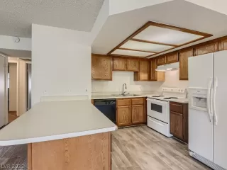 Photo #4: 2367327 Listing