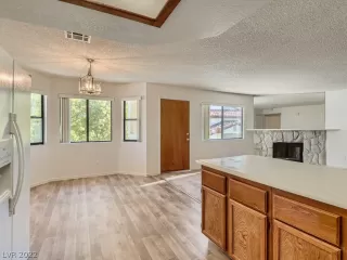 Photo #5: 2367327 Listing