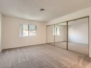 Photo #6: 2367327 Listing