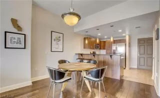 Photo #2: 2367328 Listing 