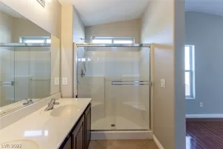 Photo #3: 2367375 Listing