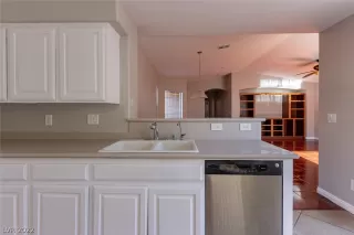 Photo #6: 2367375 Listing