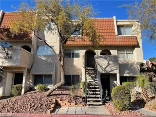 Photo #2: 2367382 Listing