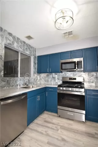 Photo #3: 2367473 Listing 