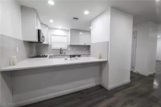 Photo #1: 2367487 Listing 