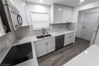 Photo #5: 2367487 Listing 