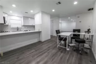 Photo #6: 2367487 Listing 