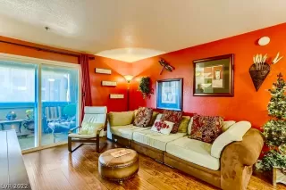 Photo #4: 2367491 Listing