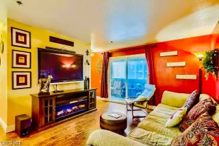 Photo #5: 2367491 Listing