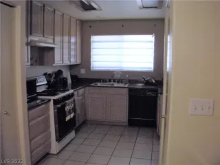 Photo #4: 2367494 Listing