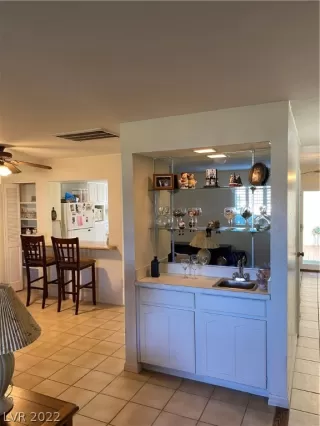 Photo #4: 2367518 Listing