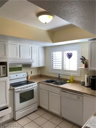 Photo #6: 2367518 Listing