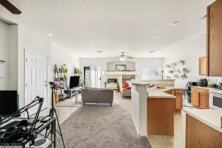 Photo #2: 2367578 Listing