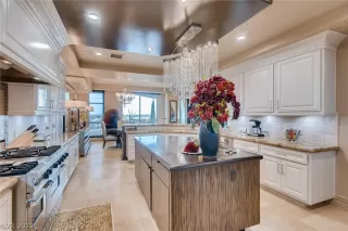 Photo #4: 2367686 Listing