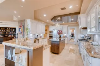 Photo #5: 2367686 Listing