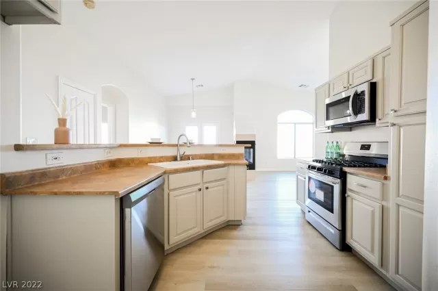 MLS: 2367714 Condo For Sale