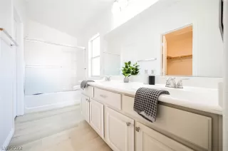 Photo #2: 2367714 Listing