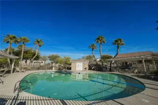 Photo #4: 2367714 Listing