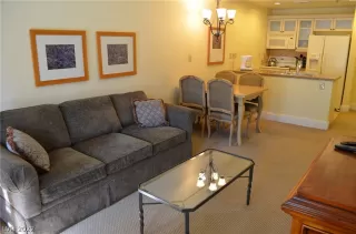 Photo #6: 2367719 Listing 