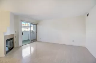 Photo #5: 2367727 Listing 