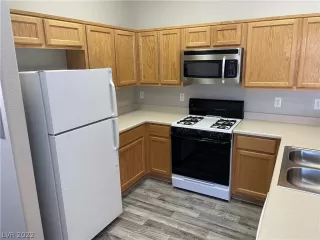 Photo #4: 2367743 Listing 