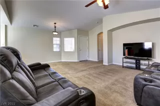 Photo #4: 2367763 Listing