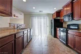 Photo #6: 2367763 Listing