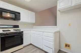 Photo #6: 2367797 Listing