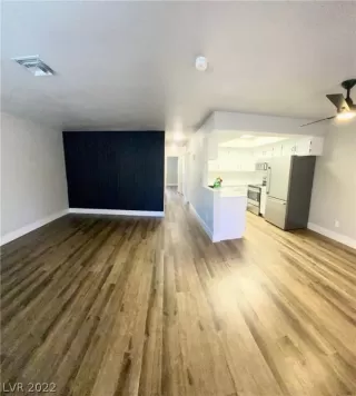 Photo #2: 2367802 Listing