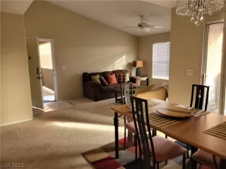 Photo #4: 2367808 Listing