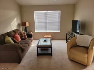 Photo #5: 2367808 Listing