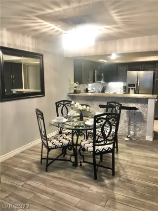 Photo #6: 2367863 Listing 