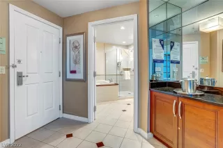 Photo #6: 2367881 Listing 