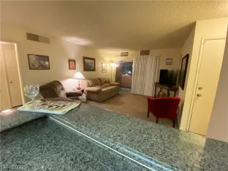 Photo #4: 2367900 Listing 