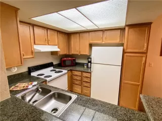 Photo #5: 2367900 Listing 