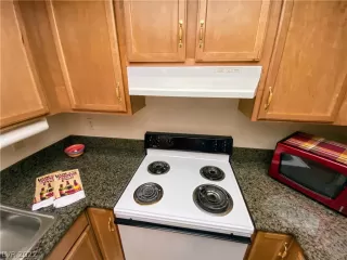 Photo #6: 2367900 Listing 