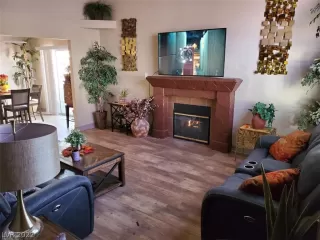 Photo #3: 2367904 Listing