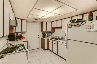 Photo #3: 2367908 Listing