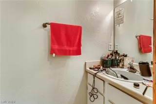 Photo #4: 2367908 Listing