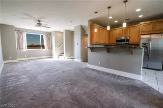 Photo #5: 2367916 Listing