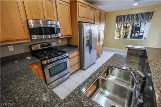 Photo #6: 2367916 Listing